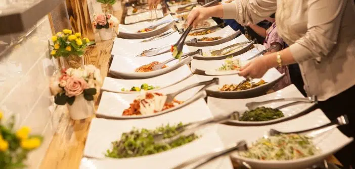 Confiez votre repas à un traiteur à Bordeaux !