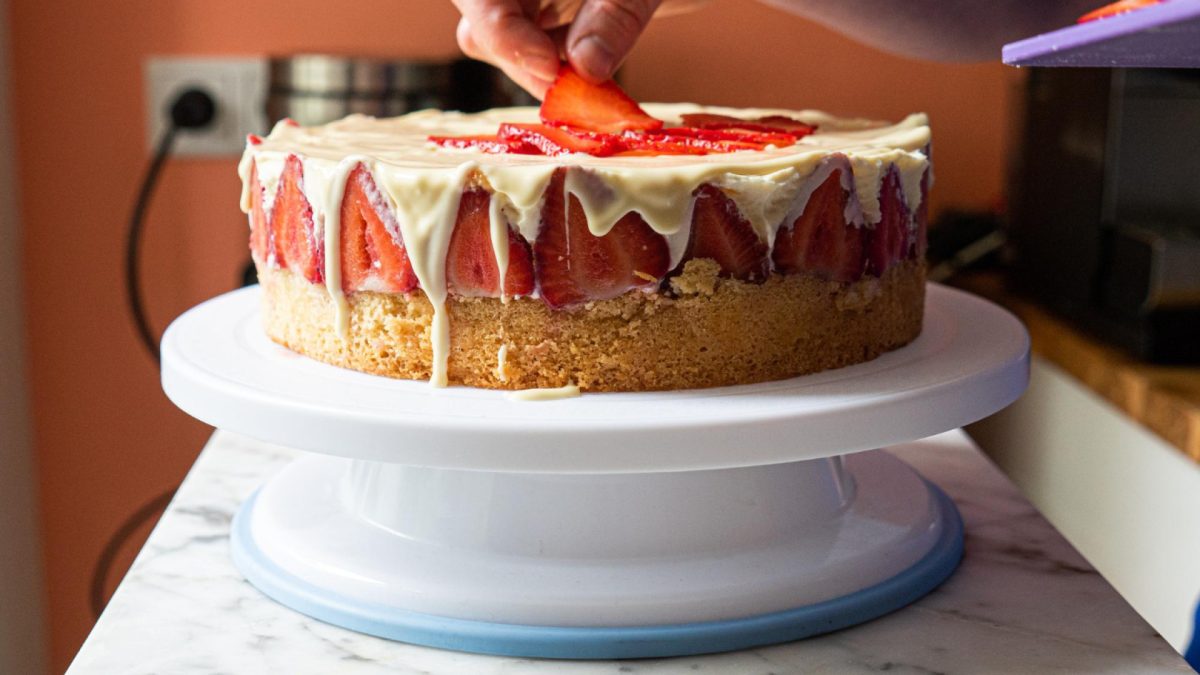 Pourquoi un plateau tournant est-il un must-have en pâtisserie maison ?